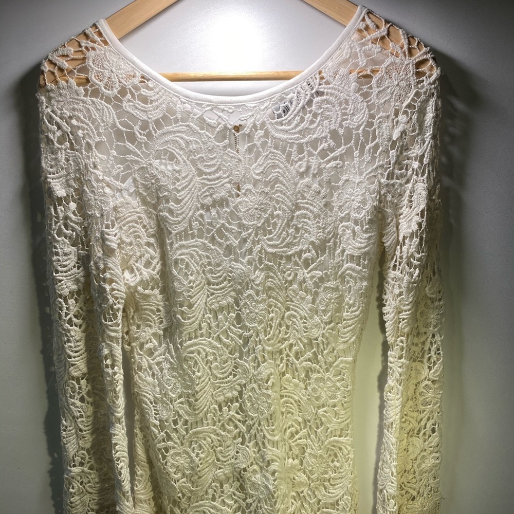 Women’s Lovecat white floral dress size small